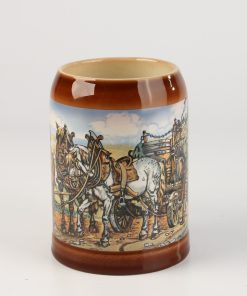 Alternative view of Kannenbäcker 0,5l braun gesprüht, Bierzug mit Fässern